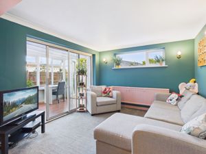 Family room to conservatory- click for photo gallery